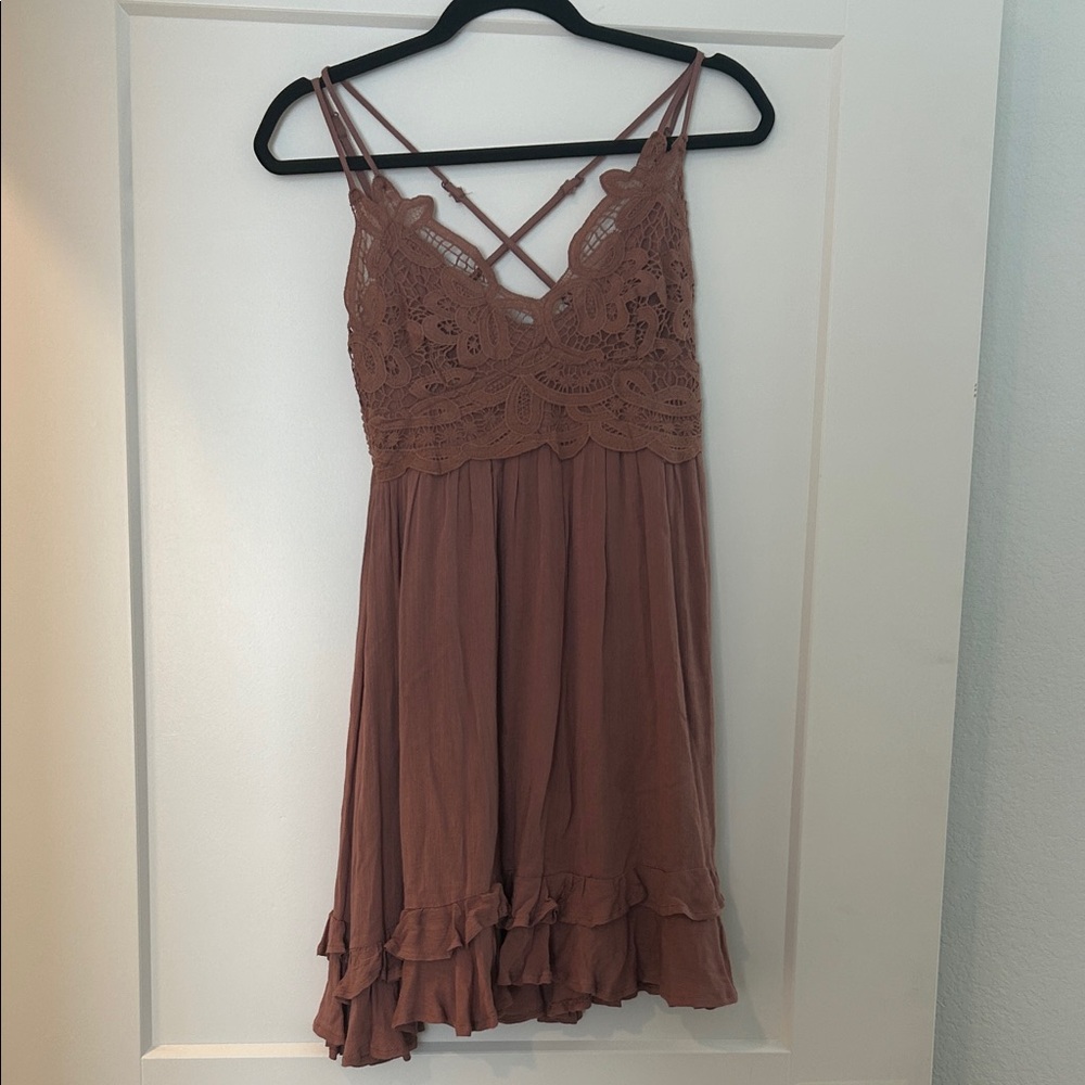 Listicle Lace Mini Dress in Mauve